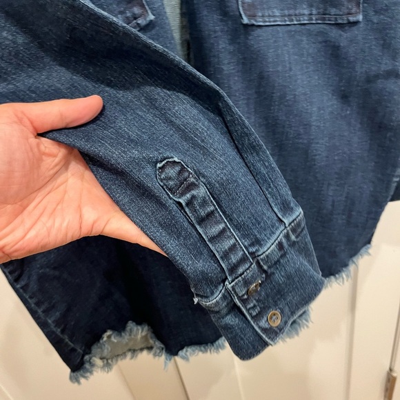 Ella Moss Denim Button-Up Box Shirt with Frayed Hem - Picture 4 of 5